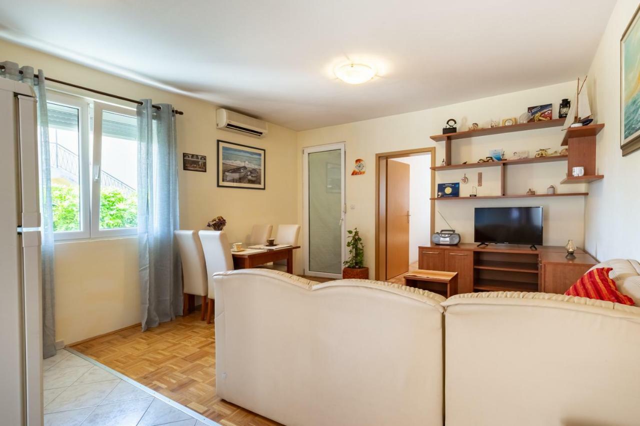 Sweet Apartment *